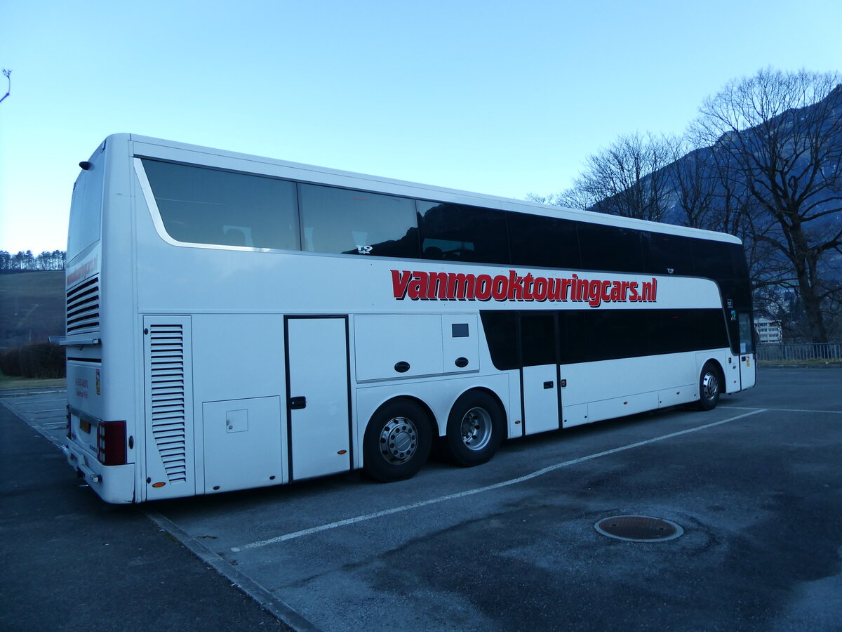 (232'307) - Aus Holland: Van Mook, Oosterhout - Nr. 102/BX-ND-26 - Van Hool am 23. Januar 2022 in St-Maurice, Route du L�man
