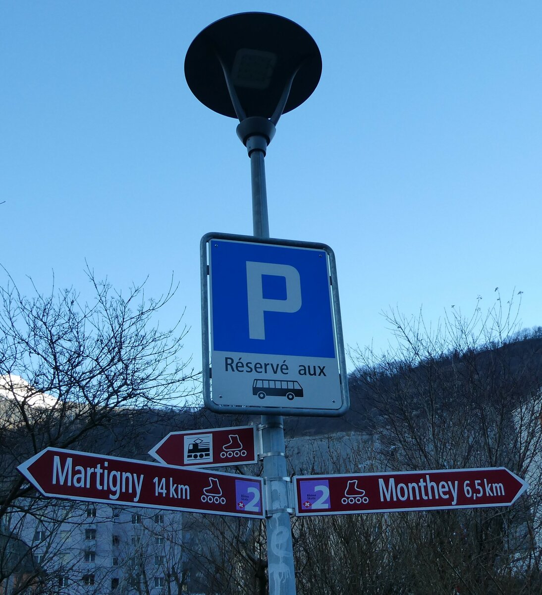 (232'308) - R�serv� aux Cars am 23. Januar 2022 in St-Maurice, Route du L�man