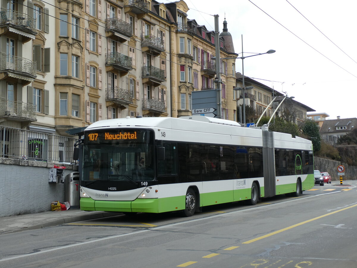(232'691) - transN, La Chaux-de-Fonds - Nr. 149 - Hess/Hess Gelenktrolleybus am 6. Februar 2022 beim Bahnhof Neuch�tel