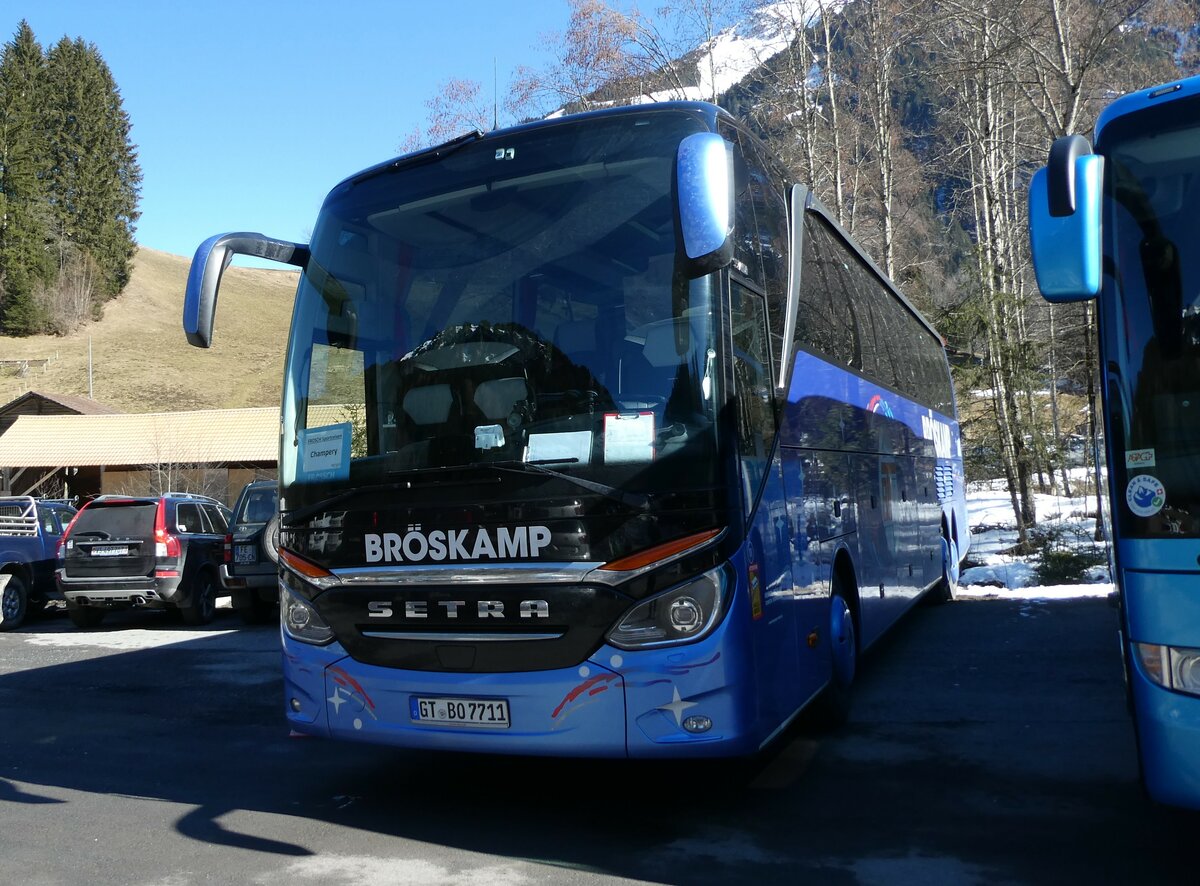 (233'196) - Aus Deutschland: Br�skamp, Harsewinkel - Nr. 11/GT-BO 7711 - Setra am 26. Februar 2022 in Champ�ry, Petit Paradis