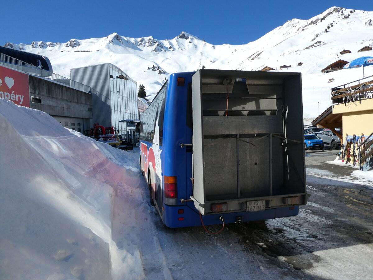 (233'205) - Nicolas, Val-d'Illiez - VS 167'013 - Volvo am 26. Februar 2022 in Les Crosets, T�l�cabine
