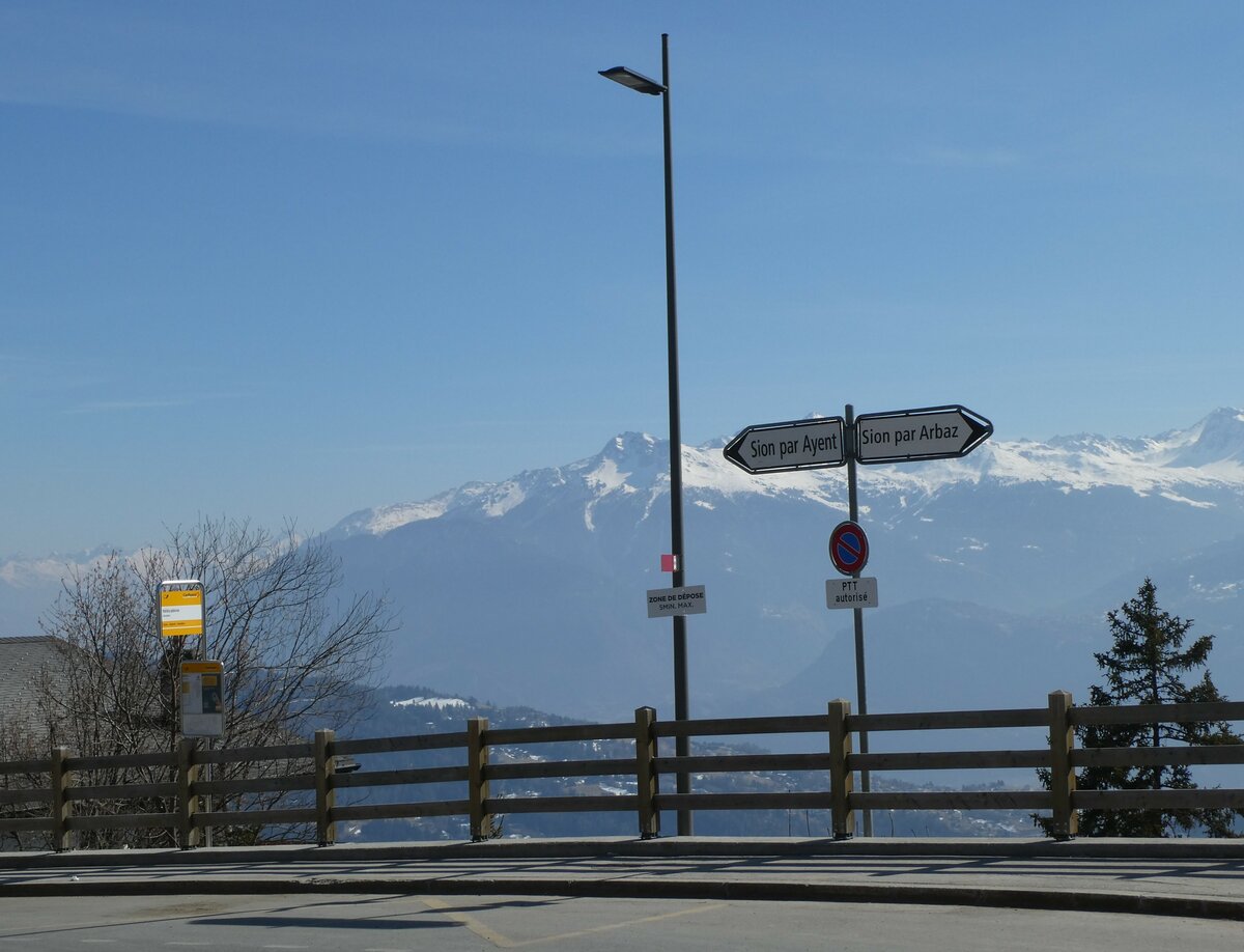 (233'417) - PostAuto-Haltestelle am 7. M�rz 2022 in Anz�re, T�l�cabine