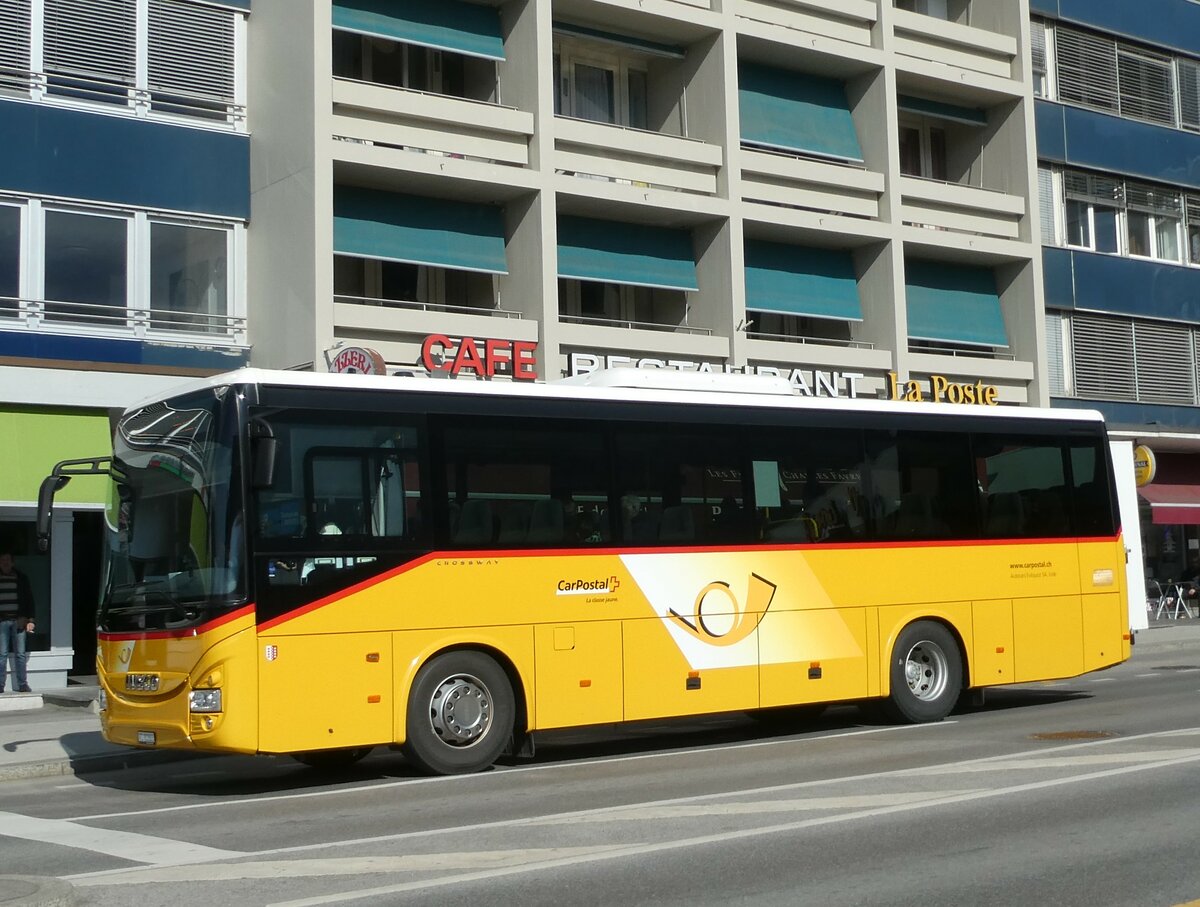 (233'449) - Ev�quoz, Erde - VS 81'888 - Iveco am 7. M�rz 2022 beim Bahnhof Sion
