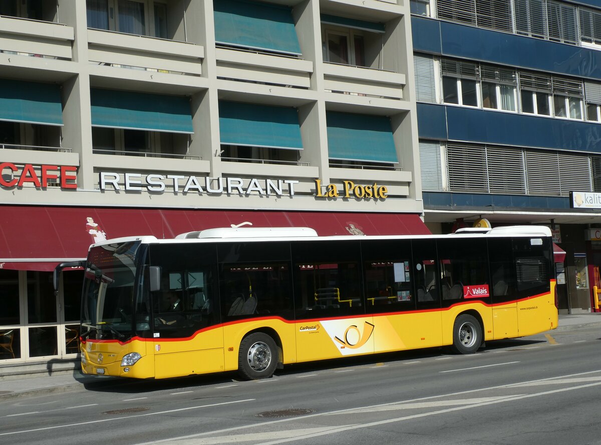 (233'458) - PostAuto Wallis - Nr. 3/VS 414'345 - Mercedes am 7. M�rz 2022 beim Bahnhof Sion