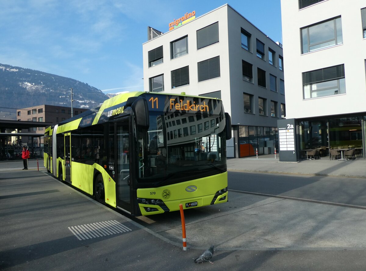 (233'504) - Aus Liechtenstein: BOS PS Anstalt, Vaduz - Nr. 570/FL 40'228 - Solaris am 8. M�rz 2022 beim Bahnhof Sargans