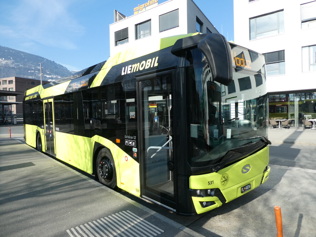 (233'508) - Aus Liechtenstein: BOS PS Anstalt, Vaduz - Nr. 531/FL 40'216 - Solaris am 8. M�rz 2022 beim Bahnhof Sargans