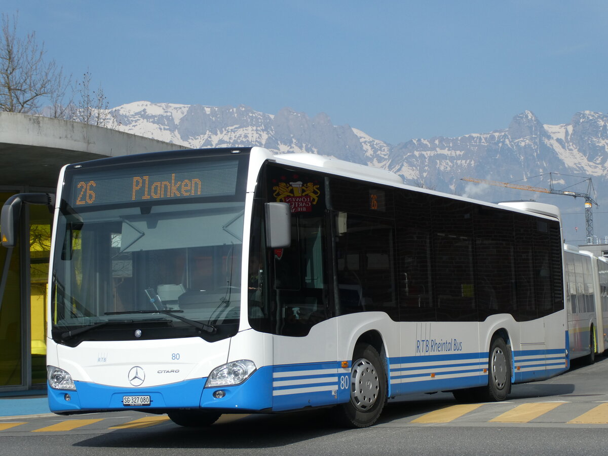 (233'534) - Aus der Schweiz: RTB Altst�tten - Nr. 80/SG 327'080 - Mercedes am 8. M�rz 2022 beim Bahnhof Schaan 