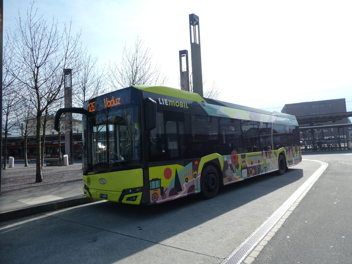 (233'562) - Aus Liechtenstein: BOS PS Anstalt, Vaduz - Nr. 520/FL 40'205 - Solaris am 8. M�rz 2022 beim Bahnhof Sargans
