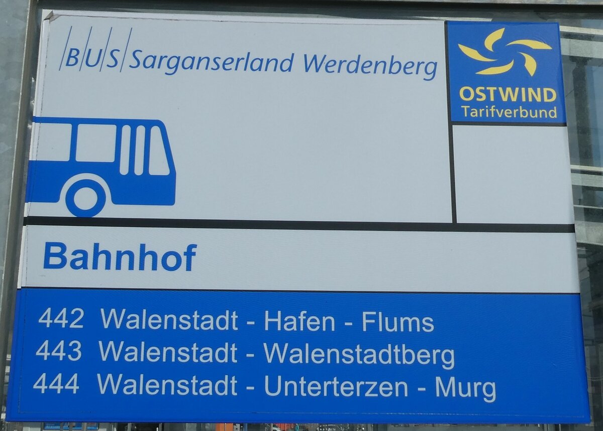 (233'569) - BUS Sarganserland Werdenberg-Haltestellenschild - Walenstadt, Bahnhof - am 8. M�rz 2022