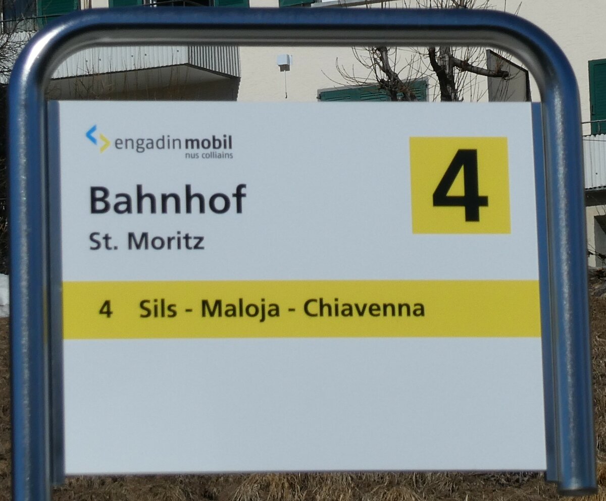 (233'664) - engadin mobil/PostAuto-Haltestellenschild - St. Moritz, Bahnhof - am 10. M�rz 2022