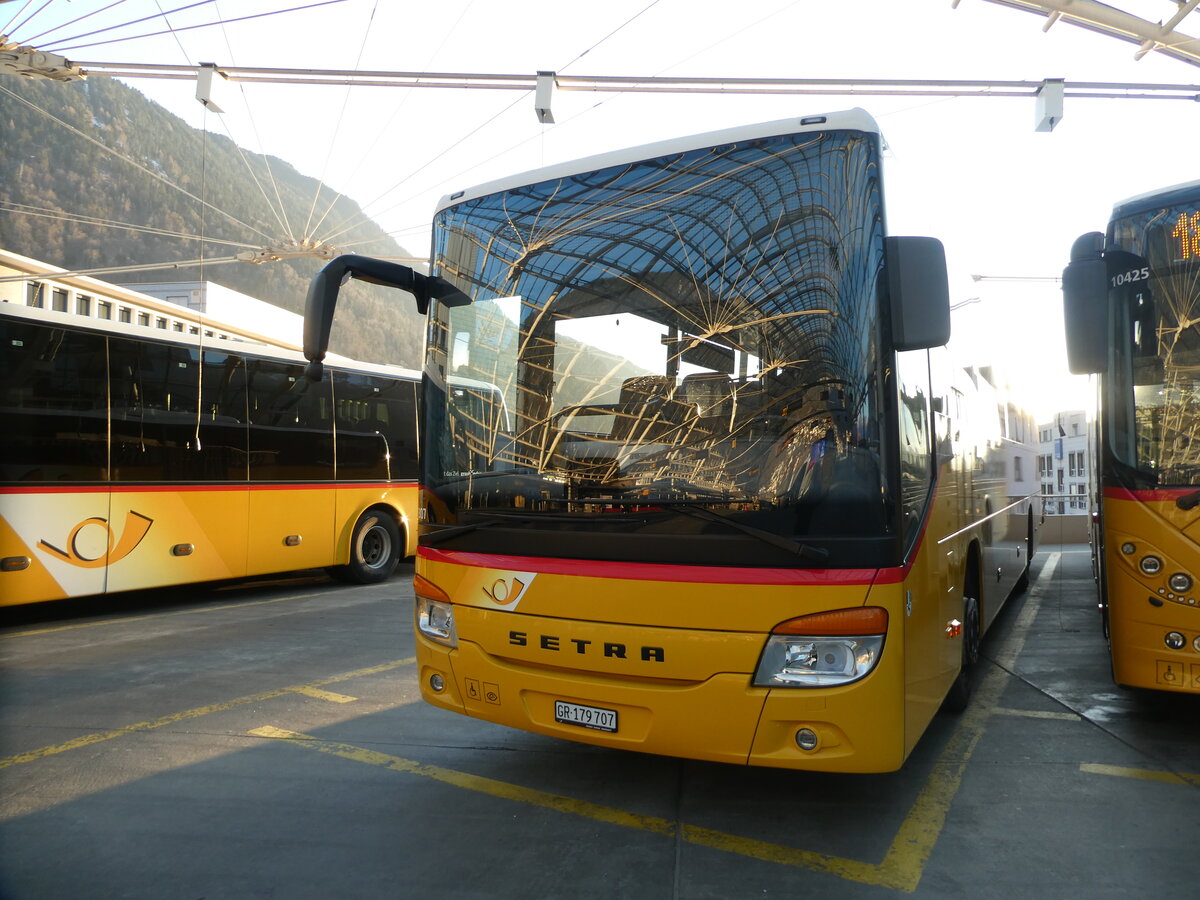 (233'728) - PostAuto Graub�nden - GR 179'707 - Setra am 10. M�rz 2022 in Chur, Postautostation