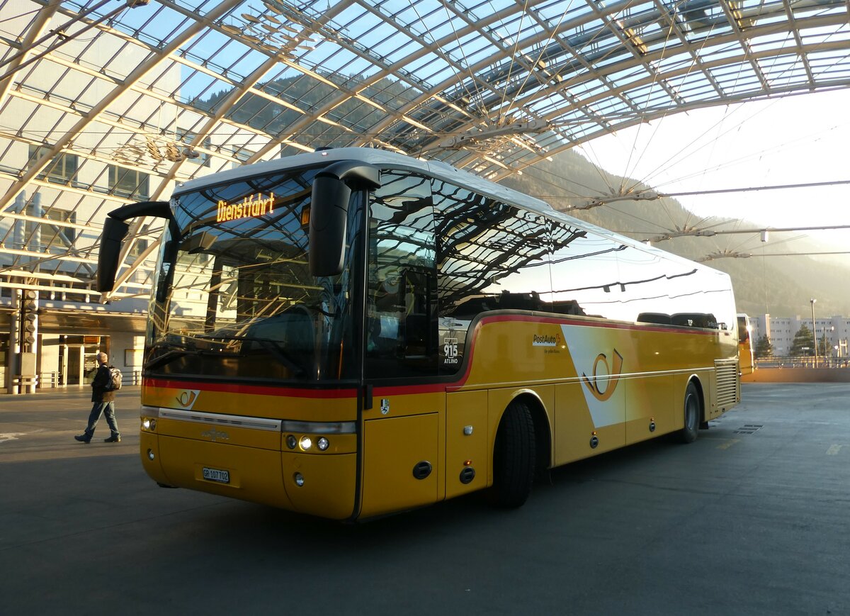 (233'731) - PostAuto Graub�nden - GR 107'702 - Van Hool am 10. M�rz 2022 in Chur, Postautostation