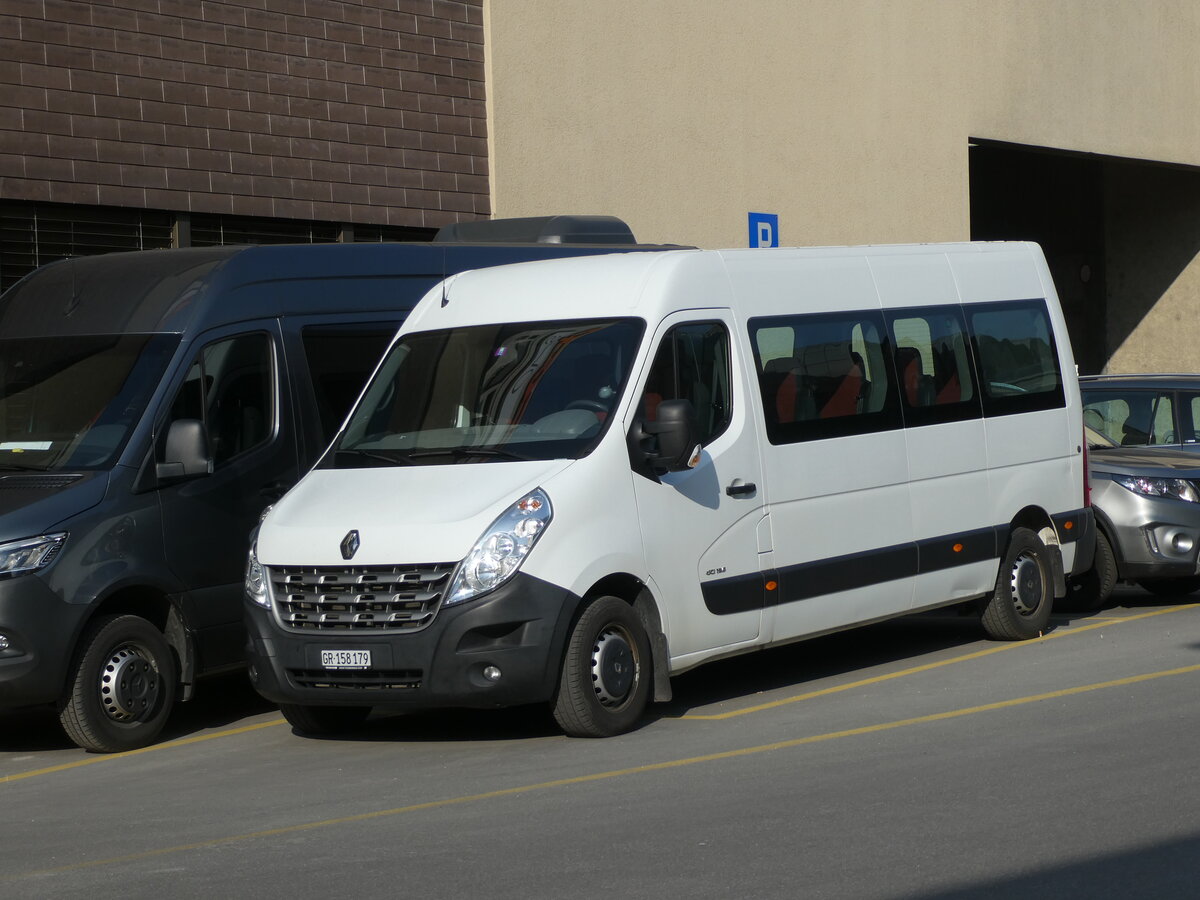 (233'747) - Gaudenz, Andeer - GR 158'179 - Renault am 11. M�rz 2022 beim Bahnhof Thusis