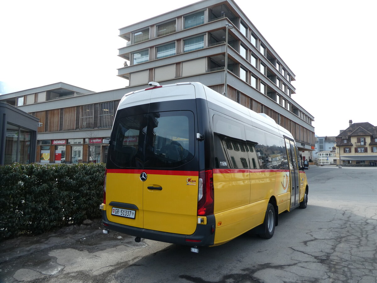 (233'796) - PostAuto Graub�nden - Nr. 31/GR 51'337 - K-Bus am 11. M�rz 2022 beim Bahnhof Ilanz
