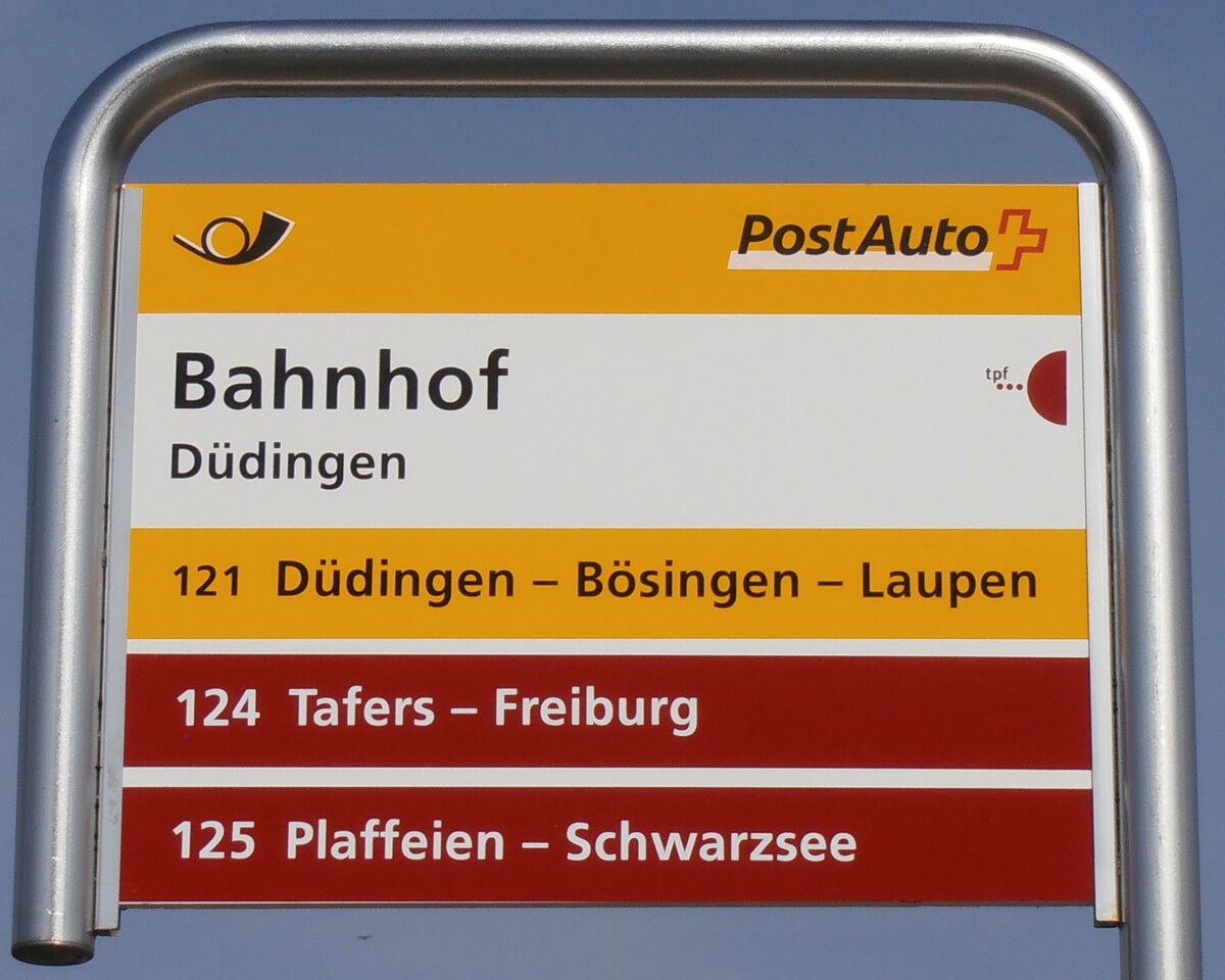 (233'833) - PostAuto/tpf-Haltestellenschild - D�dingen, Bahnhof - am 12. M�rz 2022