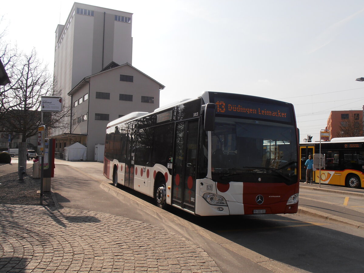 (233'839) - TPF Fribourg - Nr. 1013/FR 300'301 - Mercedes am 12. M�rz 2022 beim Bahnhof D�dingen