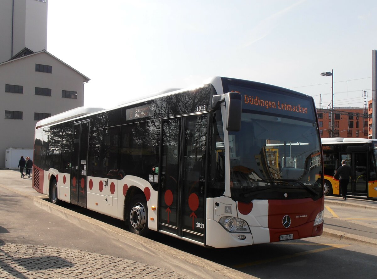 (233'840) - TPF Fribourg - Nr. 1013/FR 300'301 - Mercedes am 12. M�rz 2022 beim Bahnhof D�dingen