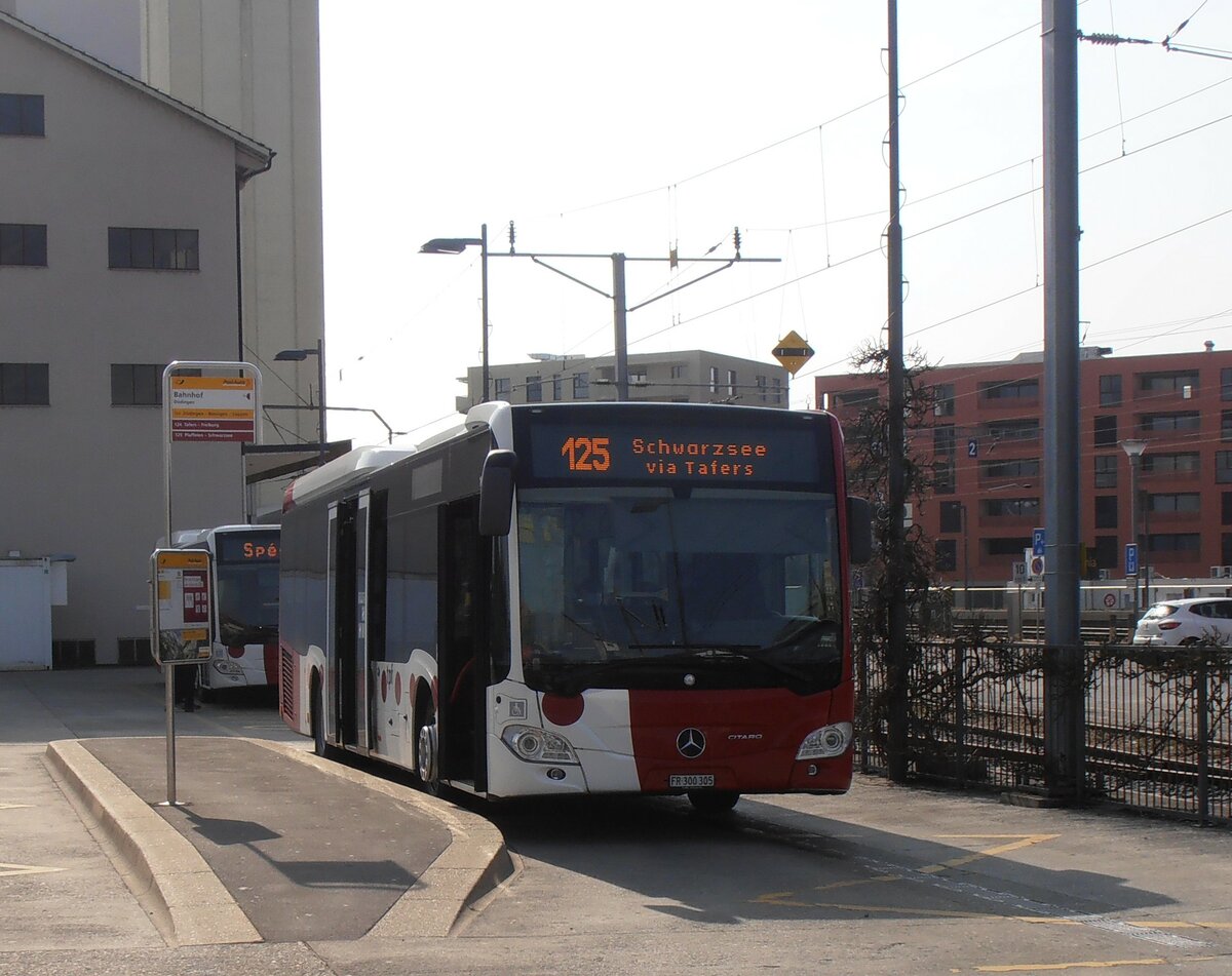 (233'842) - TPF Fribourg - Nr. 1052/FR 300'305 - Mercedes am 12. M�rz 2022 beim Bahnhof D�dingen