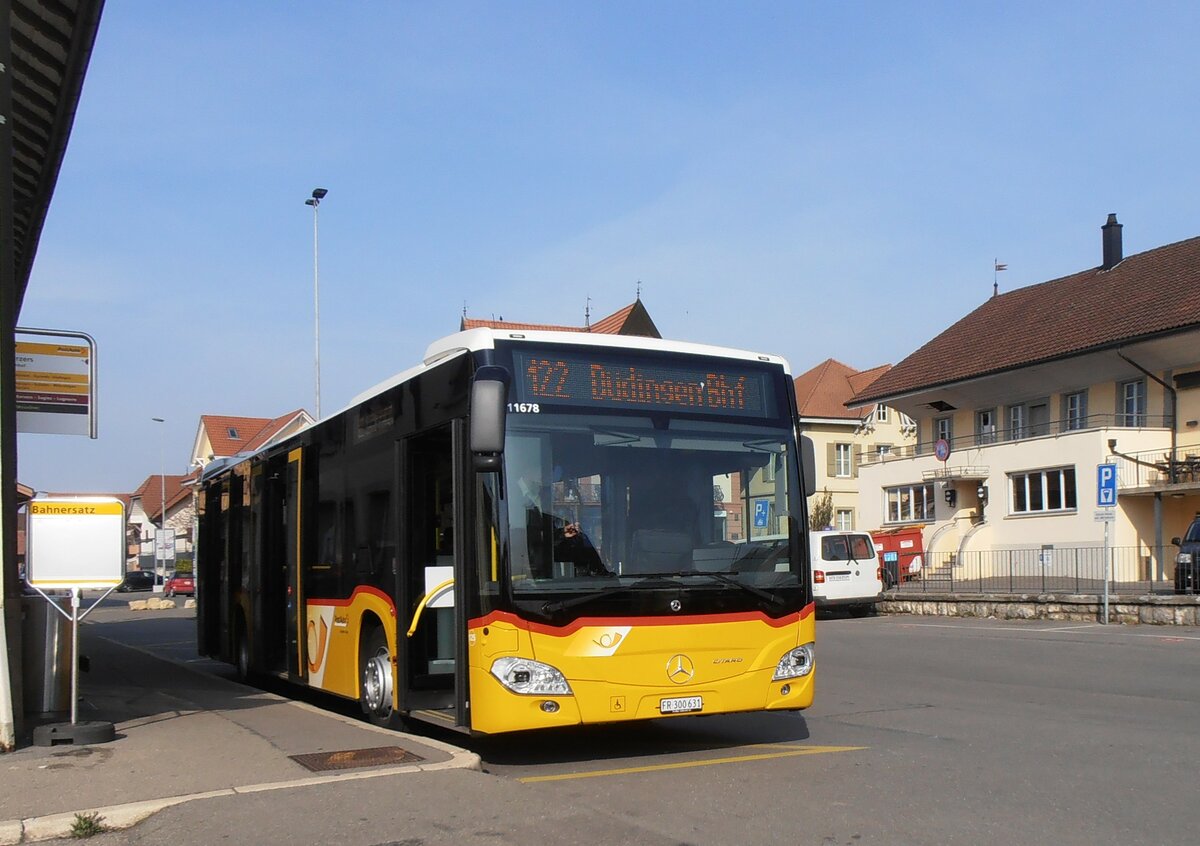 (233'845) - Wieland, Murten - Nr. 125/FR 300'631 - Mercedes am 12. M�rz 2022 beim Bahnhof Kerzers