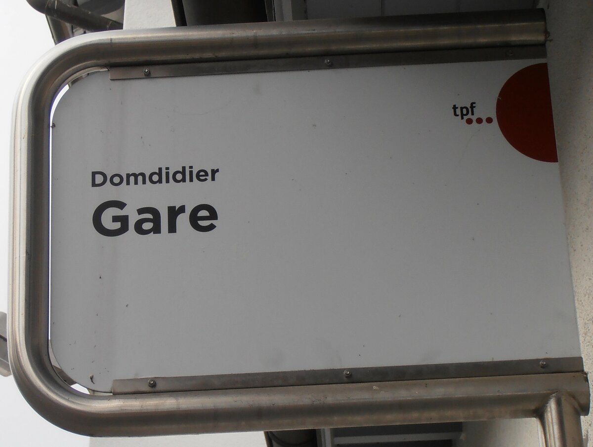 (233'874) - tpf-Haltestellenschild - Domdidier, Gare - am 13. M�rz 2022