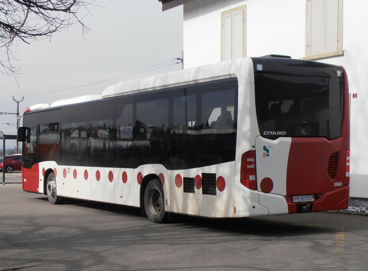 (233'902) - TPF Fribourg - Nr. 1060/FR 301'553 - Mercedes am 13. M�rz 2022 beim Bahnhof Domdidier