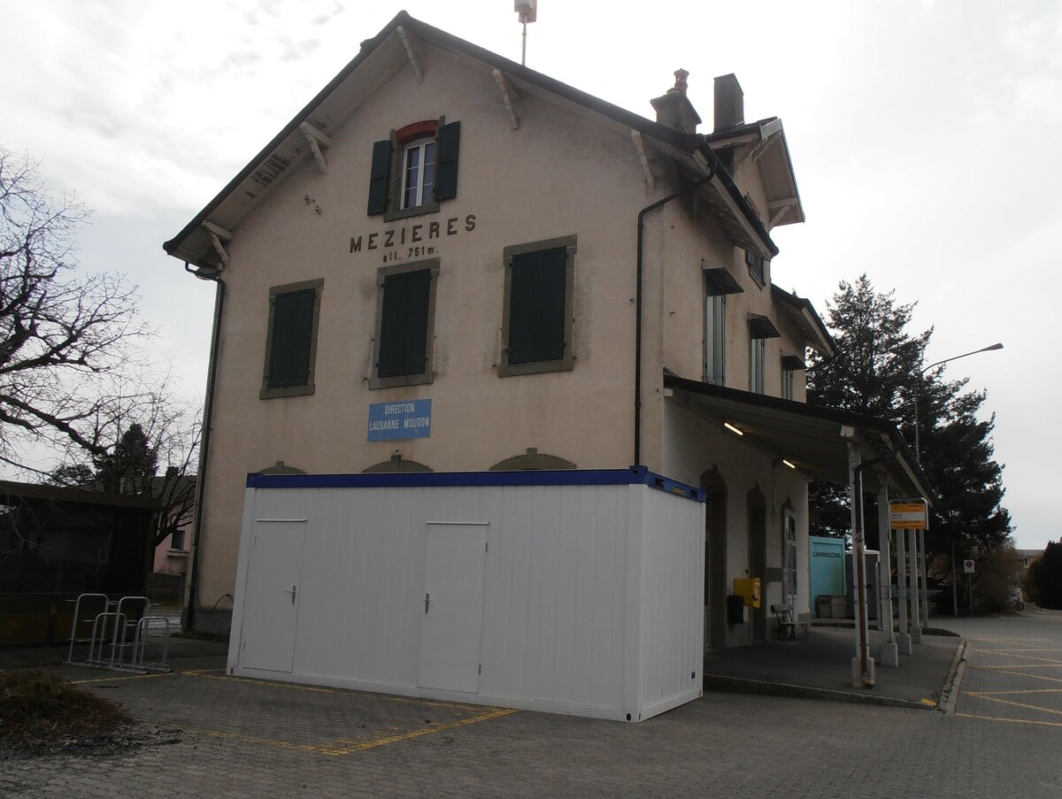 (233'916) - PostAuto-Haltestelle am 13. M�rz 2022 in M�zi�res, Station
