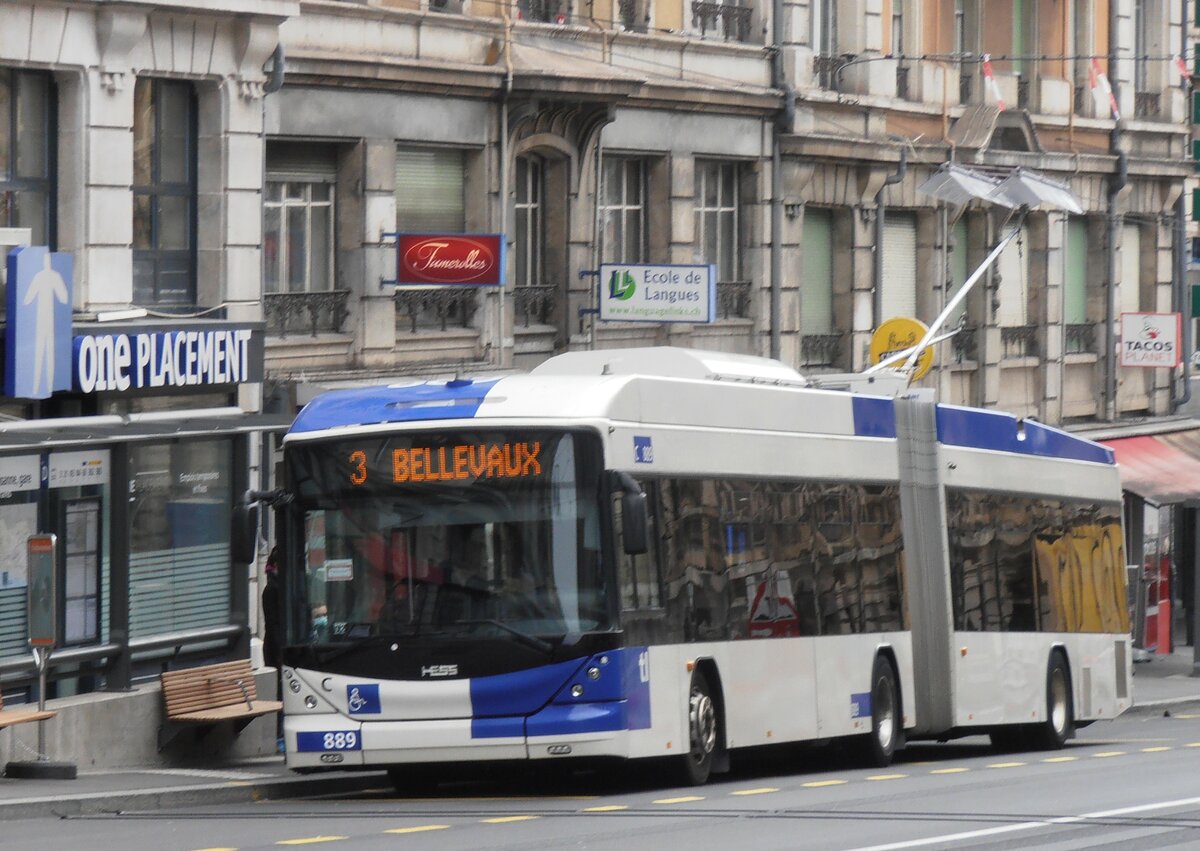 (233'943) - TL Lausanne - Nr. 889 - Hess/Hess Gelenktrolleybus am 13. M�rz 2022 beim Bahnhof Lausanne