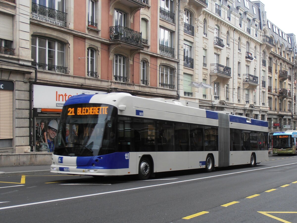 (233'952) - TL Lausanne - Nr. 813 - Hess/Hess Gelenktrolleybus am 13. M�rz 2022 beim Bahnhof Lausanne