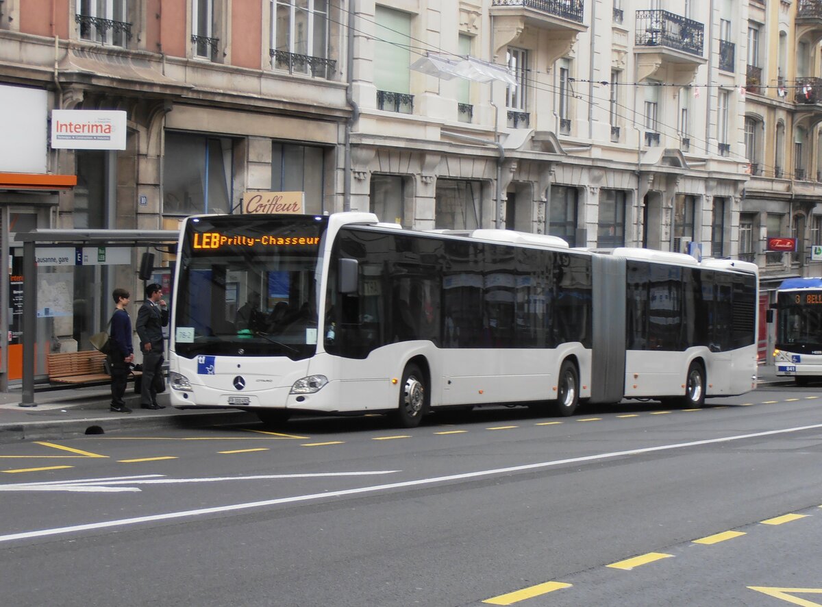 (233'957) - Intertours, Domdidier - FR 300'492 - Mercedes am 13. M�rz 2022 beim Bahnhof Lausanne (Einsatz TL)