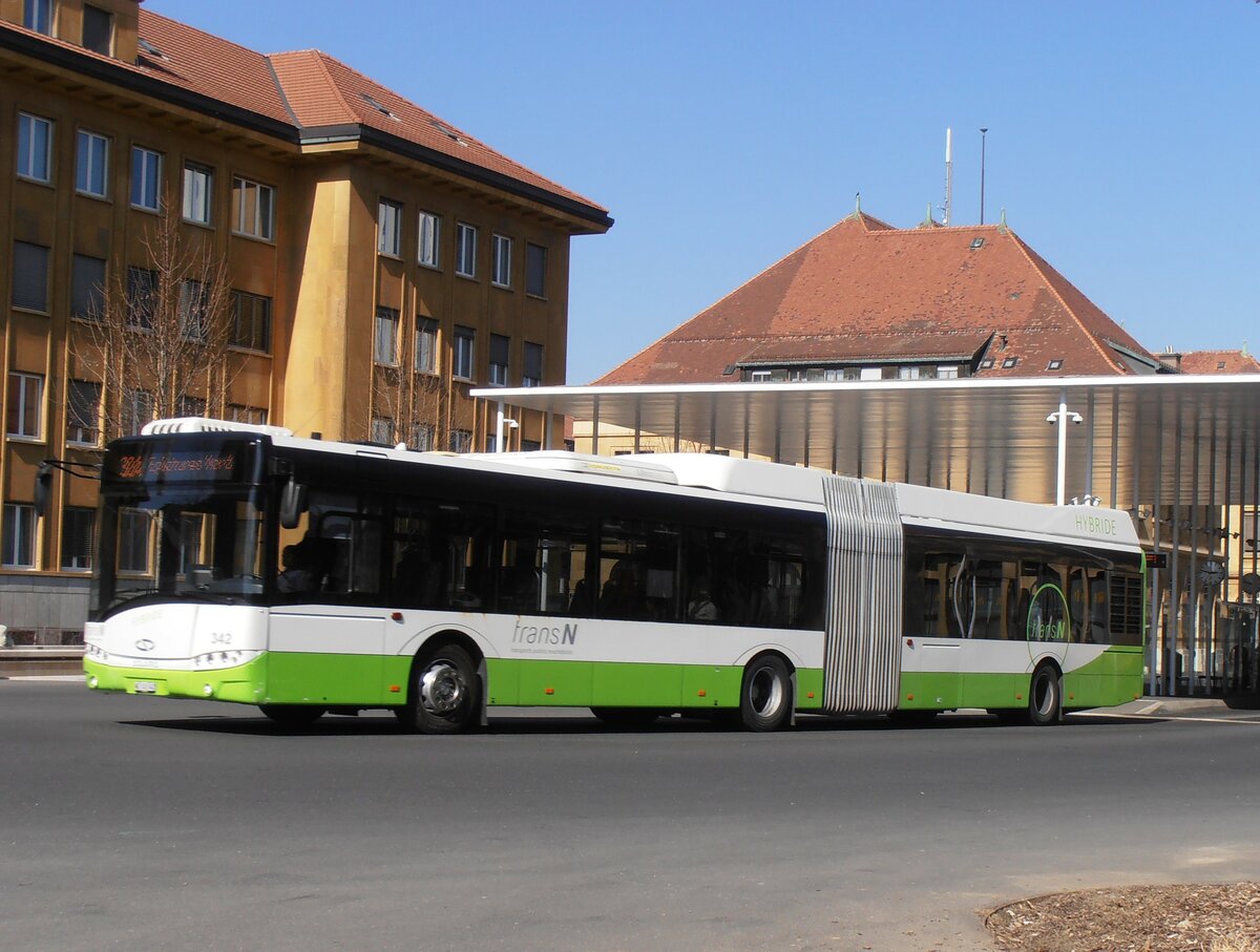 (234'086) - transN, La Chaux-de-Fonds - Nr. 342/NE 145'342 - Solaris am 26. M�rz 2022 beim Bahnhof La Chaux-de-Fonds
