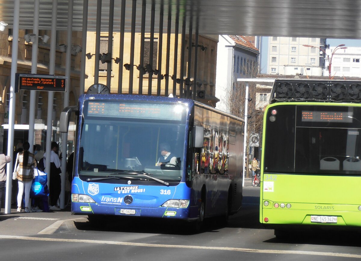 (234'094) - transN, La Chaux-de-Fonds - Nr. 316/NE 56'216 - Mercedes (ex TRN La Chaux-de-Fonds Nr. 316) am 26. M�rz 2022 beim Bahnhof La Chaux-de-Fonds