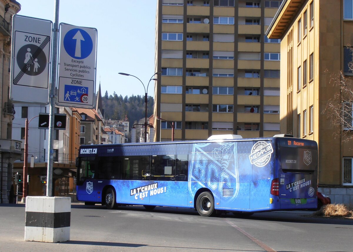 (234'102) - transN, La Chaux-de-Fonds - Nr. 316/NE 56'216 - Mercedes (ex TRN La Chaux-de-Fonds Nr. 316) am 26. M�rz 2022 beim Bahnhof La Chaux-de-Fonds