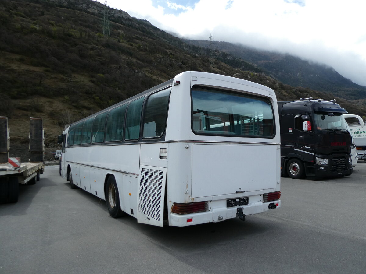(234'269) - VIBUH, La Tour-de-Tr�me - Mercedes (ex L'Oiseau Bleu, Sierre; ex SMC Montana Nr. 48) am 9. April 2022 in Saxon, Garage Visa