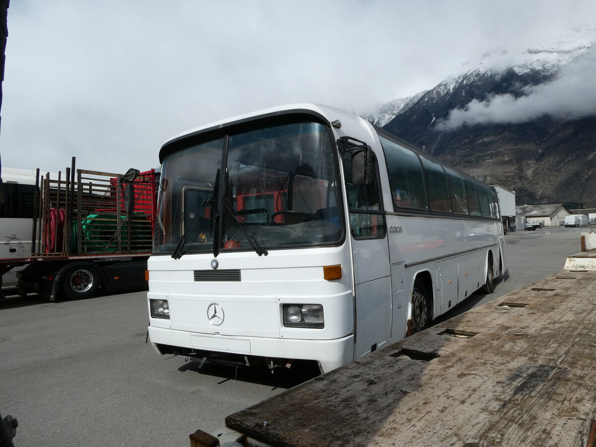 (234'275) - VIBUH, La Tour-de-Tr�me - Mercedes (ex L'Oiseau Bleu, Sierre; ex SMC Montana Nr. 48) am 9. April 2022 in Saxon, Garage Visa