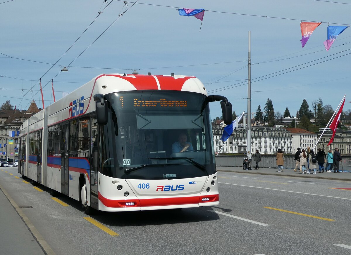 (234'425) - VBL Luzern - Nr. 406 - Hess/Hess Doppelgelenktrolleybus am 11. April 2022 in Luzern, Bahnhofbr�cke