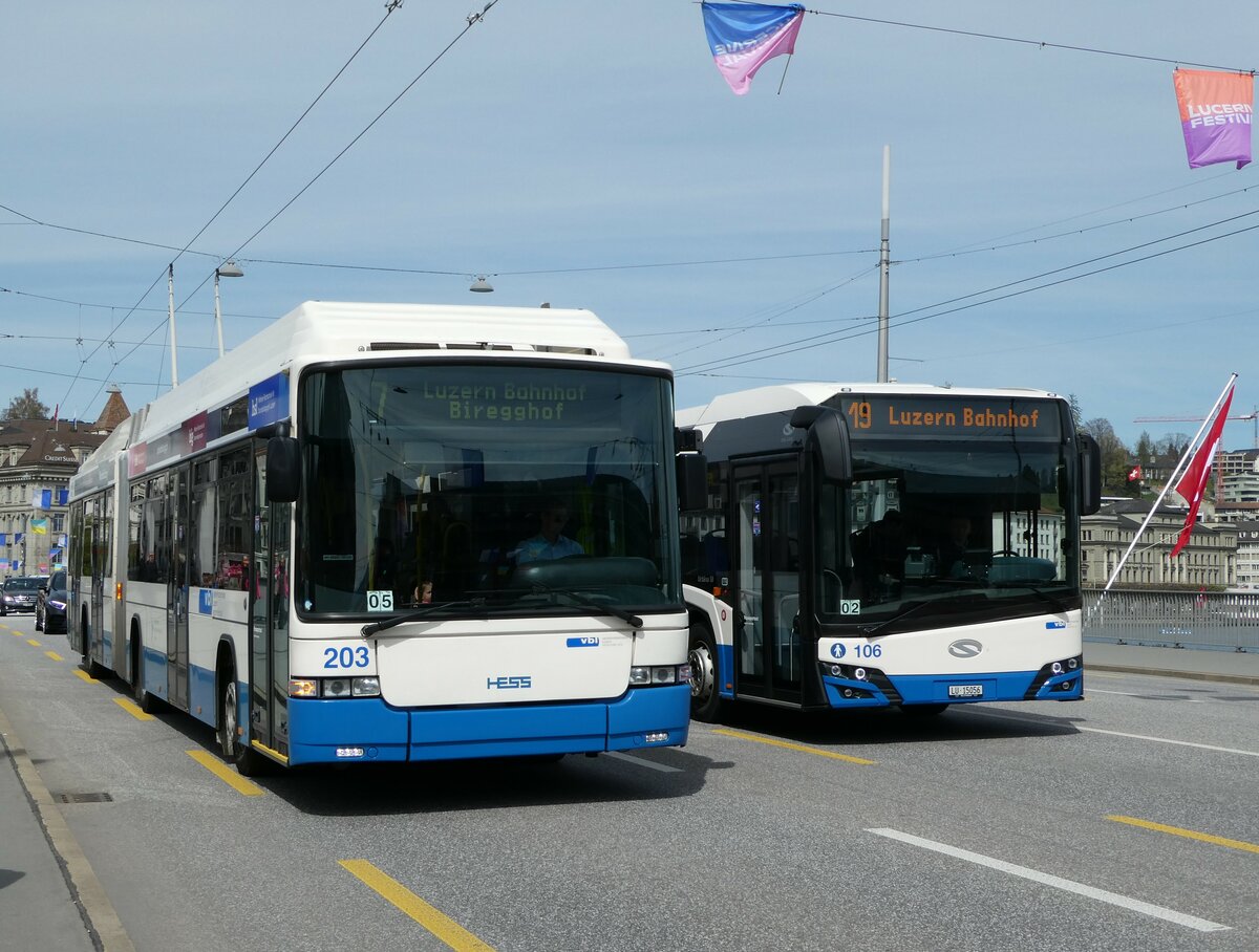 (234'437) - VBL Luzern - Nr. 203 - Hess/Hess Gelenktolleybus am 11. April 2022 in Luzern, Bahnhofbr�cke