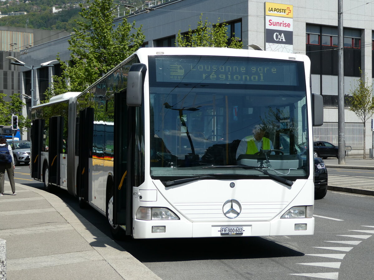 (234'921) - Wieland, Murten - Nr. 121/FR 300'602 - Mercedes (ex Interbus, Yverdon Nr. 211; ex BVB Basel Nr. 792; ex VZO Gr�ningen Nr. 24) am 30. April 2022 beim Bahnhof Vevey