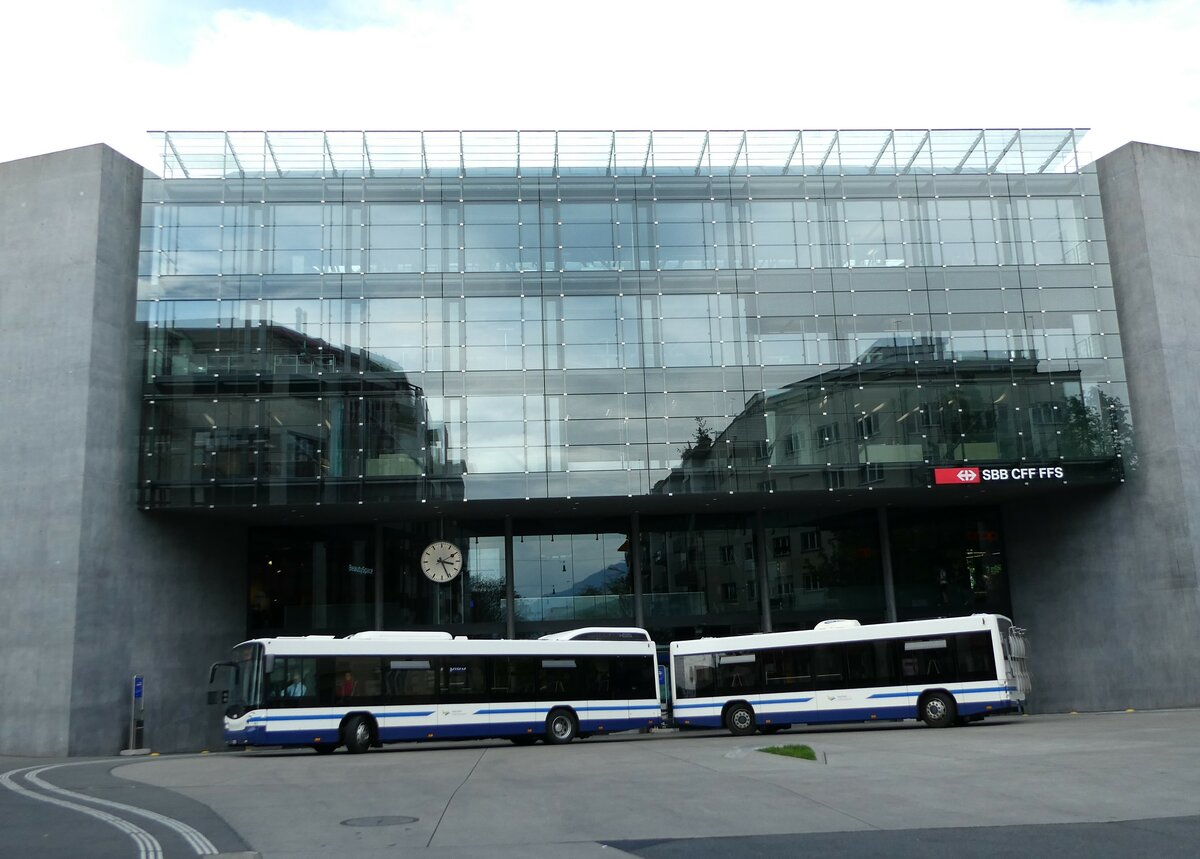 (235'198) - ZVB Zug - Nr. 163/ZG 88'163 - Hess + Nr. 508/ZG 84'508 - Lanz+Marti/Hess Personenanh�nger am 4. Mai 2022 beim Bahnhof Zug