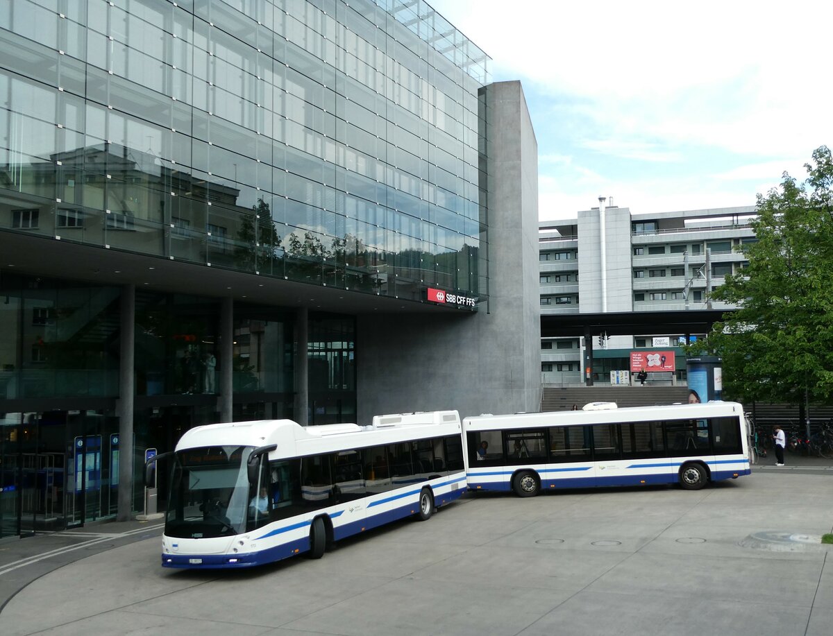 (235'204) - ZVB Zug - Nr. 173/ZG 88'173 - Hess + Nr. 503/ZG 84'503 - Lanz+Marti/Hess Personenanh�nger am 4. Mai 2022 beim Bahnhof Zug