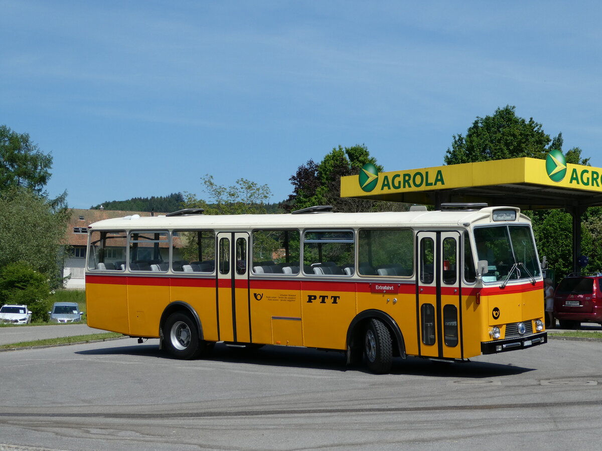 (235'707) - Gast, Reutigen - BE 113'160 - Saurer/T�scher (ex HPTrans, Thusis; ex Mauerhofer, Worb; ex Erni, Schupfart Nr. 3; ex P 24'636) am 15. Mai 2022 in Wynigen, Landi