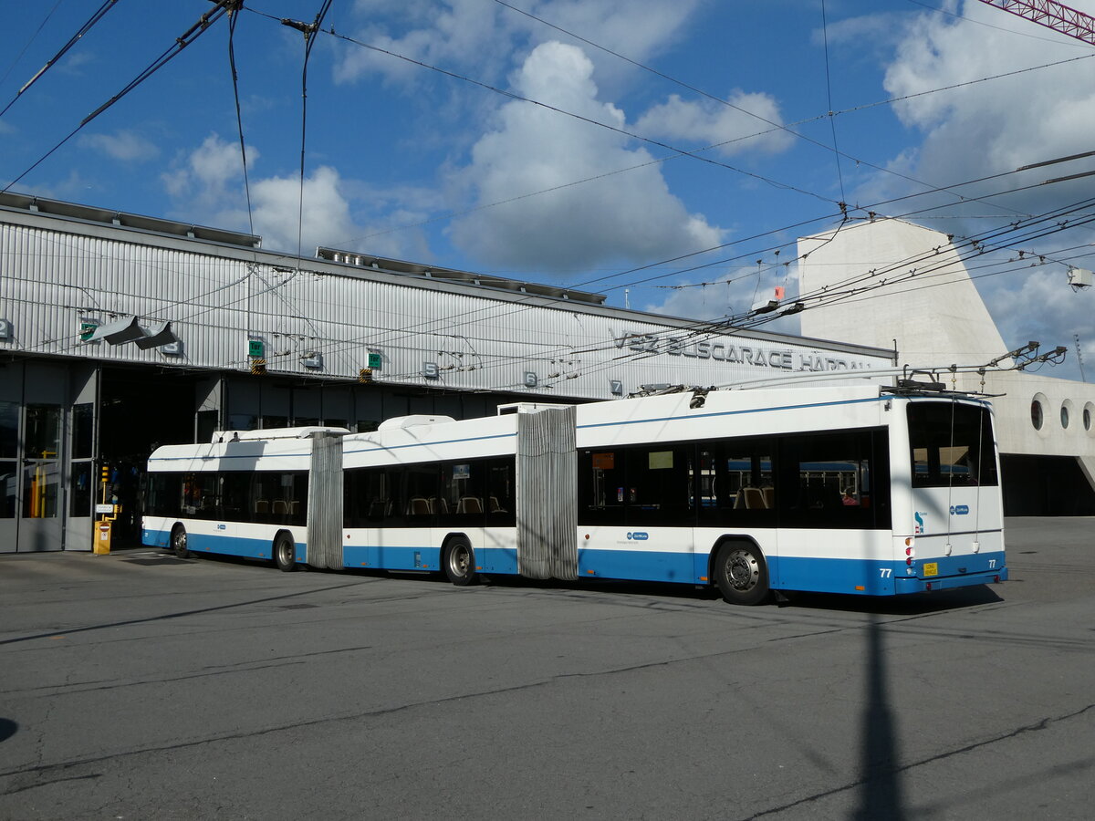 (236'365) - VBZ Z�rich - Nr. 77 - Hess/Hess Doppelgelenktrolleybus am 28. Mai 2022 in Z�rich, Garage Hardau
