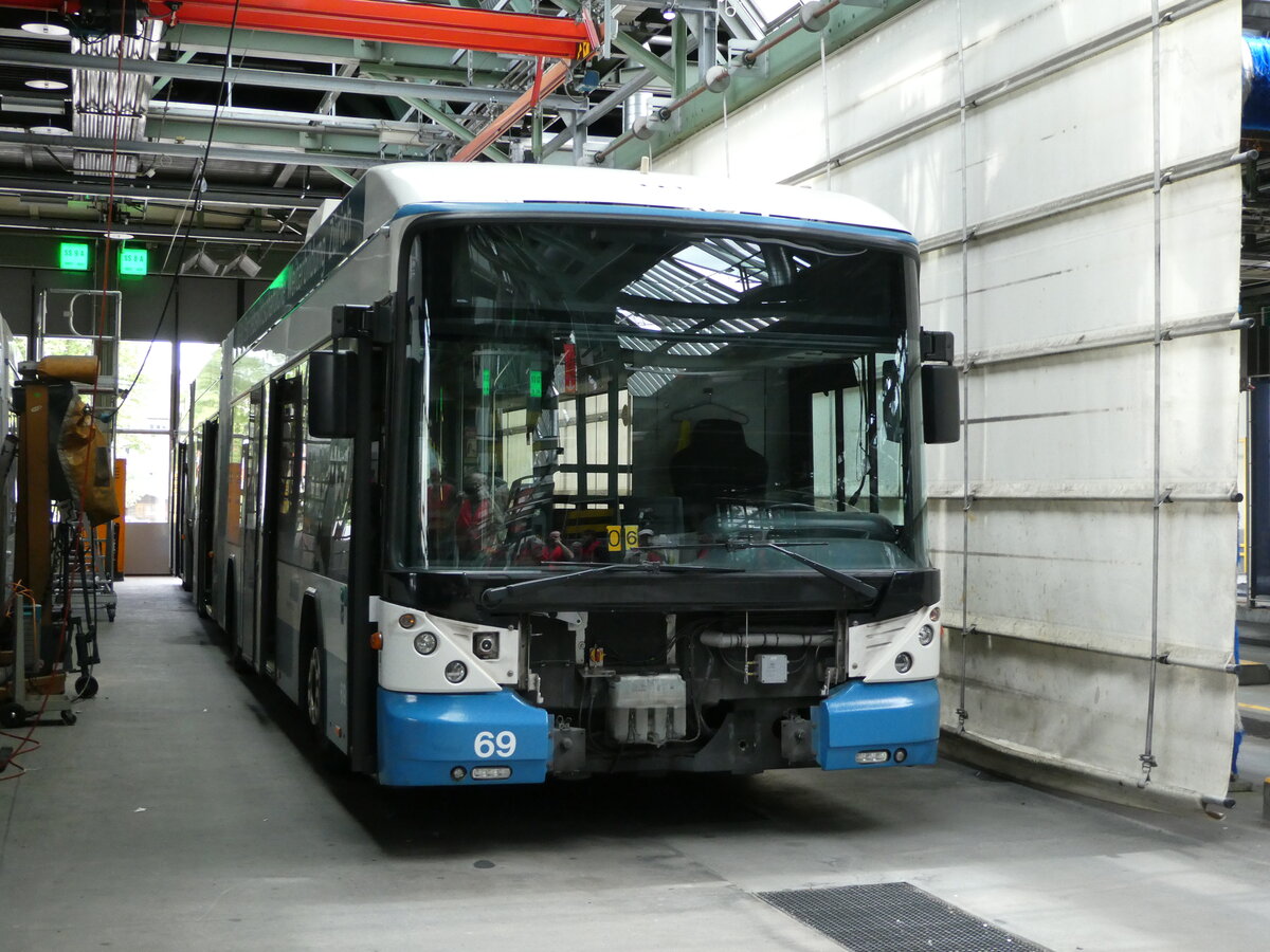 (236'407) - VBZ Z�rich - Nr. 69 - Hess/Hess Doppelgelenktrolleybus am 28. Mai 2022 in Z�rich, Garage Hardau