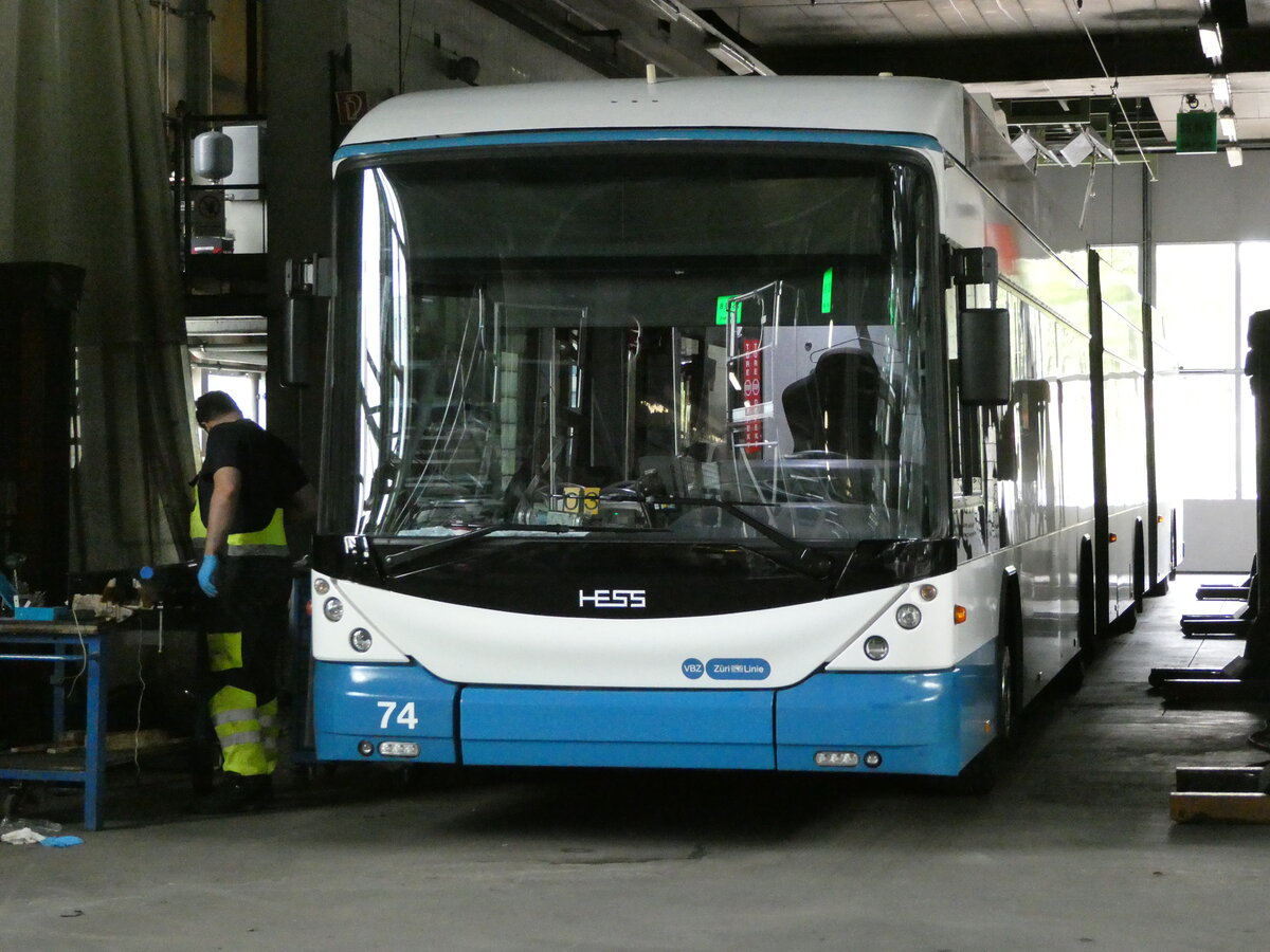 (236'409) - VBZ Z�rich - Nr. 74 - Hess/Hess Doppelgelenktrolleybus am 28. Mai 2022 in Z�rich, Garage Hardau