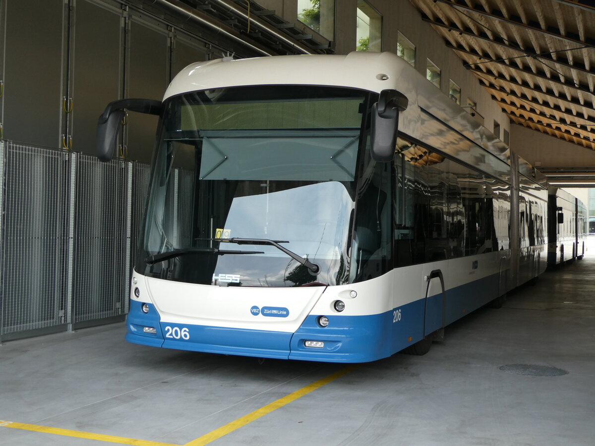 (236'427) - VBZ Z�rich - Nr. 206 - Hess/Hess Gelenktrolleybus am 28. Mai 2022 in Z�rich, Garage Hardau