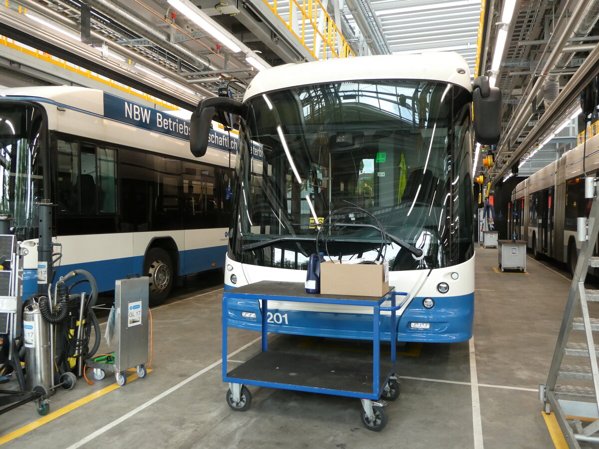 (236'449) - VBZ Z�rich - Nr. 201 - Hess/Hess Gelenktrolleybus am 28. Mai 2022 in Z�rich, Garage Hardau