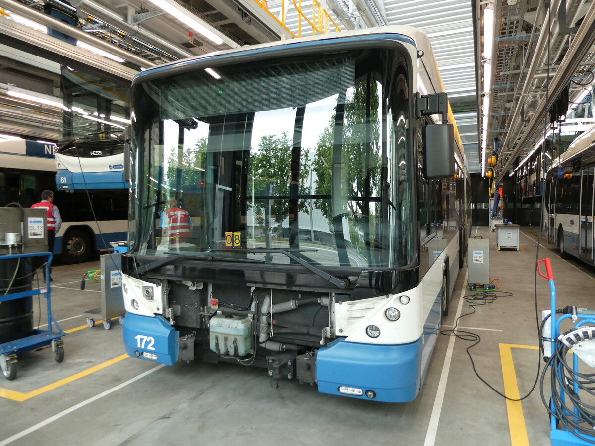 (236'454) - VBZ Z�rich - Nr. 172 - Hess/Hess Gelenktrolleybus am 28. Mai 2022 in Z�rich, Garage Hardau