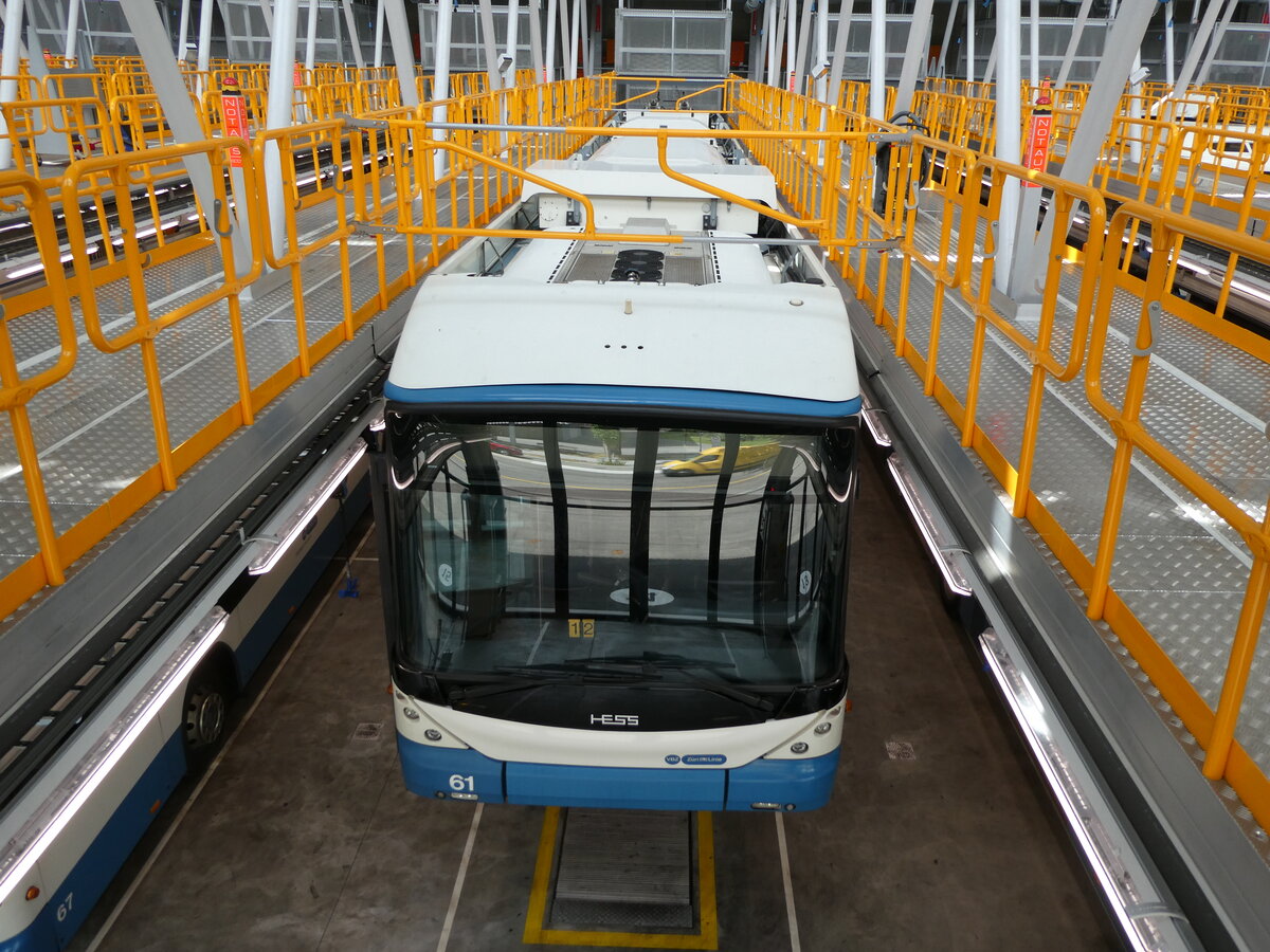 (236'464) - VBZ Z�rich - Nr. 61 - Hess/Hess Doppelgelenktrolleybus am 28. Mai 2022 in Z�rich, Garage Hardau