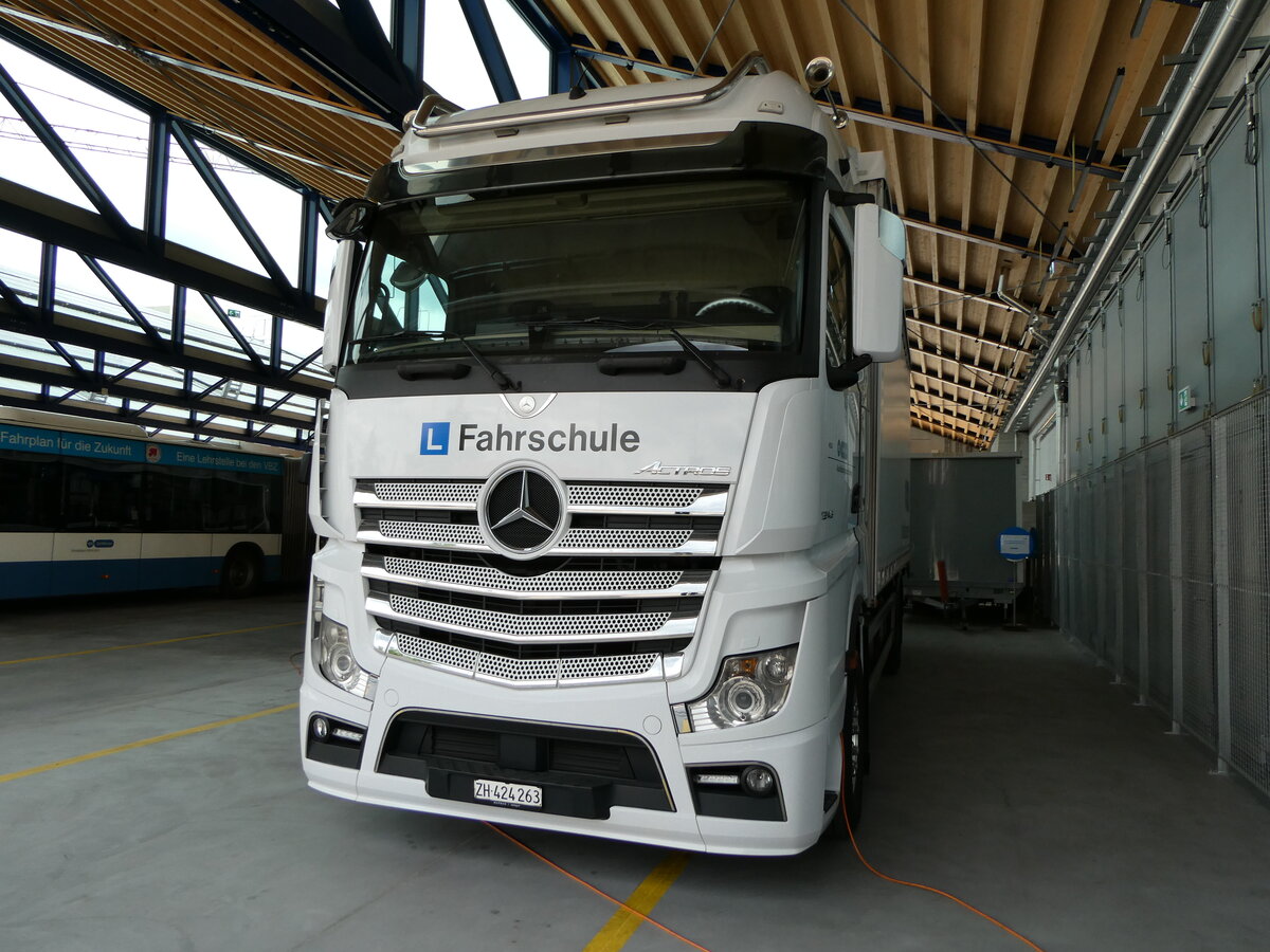 (236'469) - VBZ Z�rich - Nr. 4253/ZH 424'263 - Mercedes am 28. Mai 2022 in Z�rich, Garage Hardau