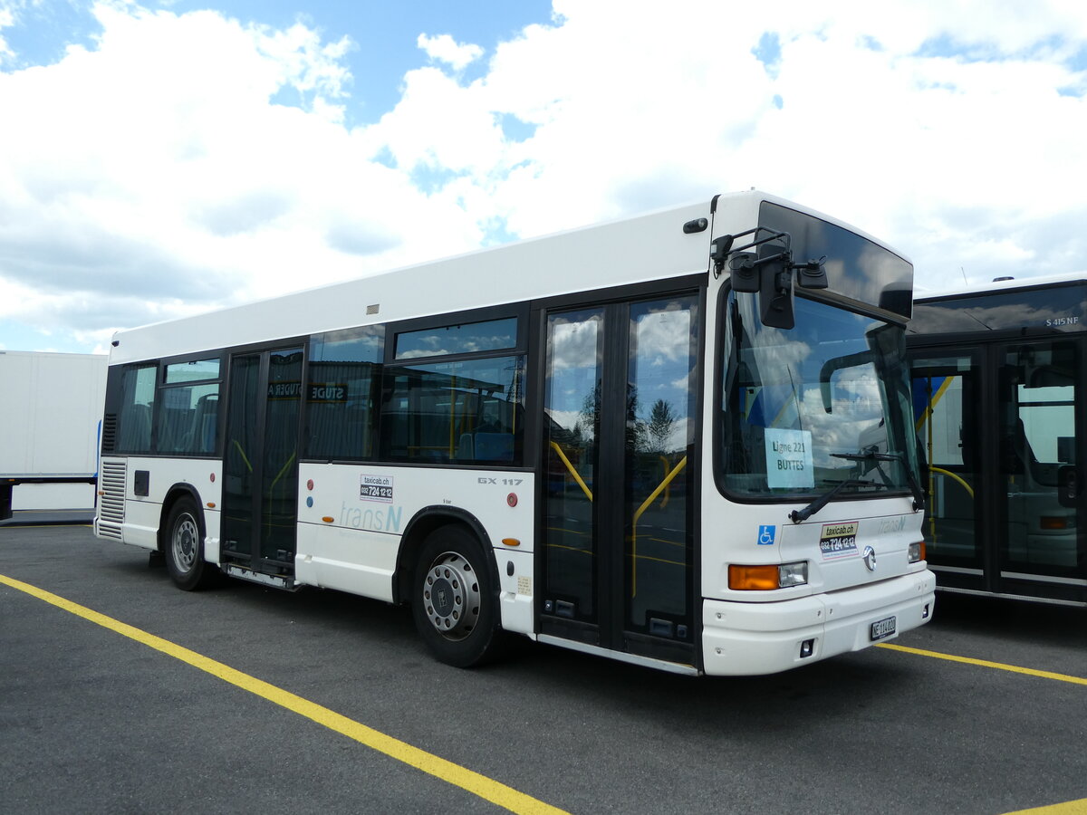 (236'487) - Taxicab, Neuch�tel - NE 114'020 - Irisbus am 29. Mai 2022 in Kerzers, Interbus