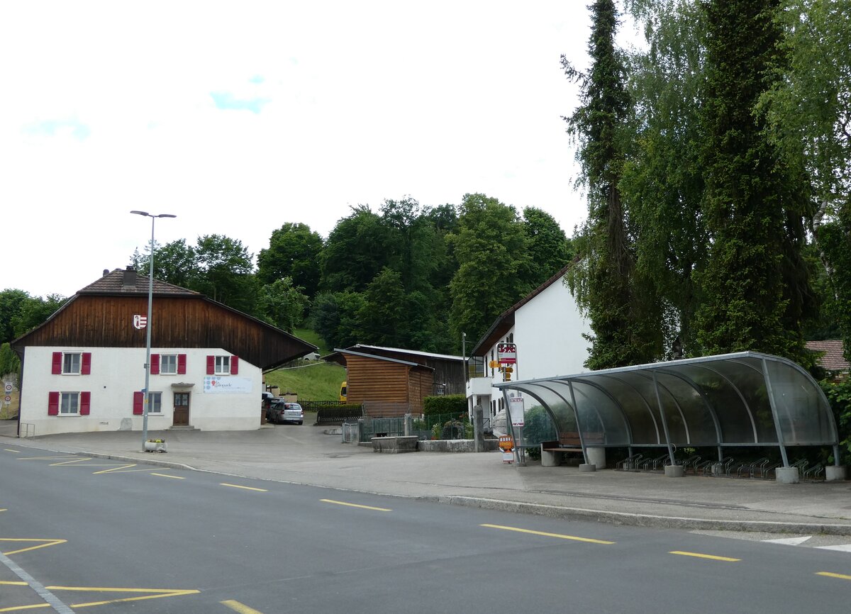 (236'909) - MOBIJU/P�dibus-Haltestelle am 6. Juni 2022 in Develier, Post